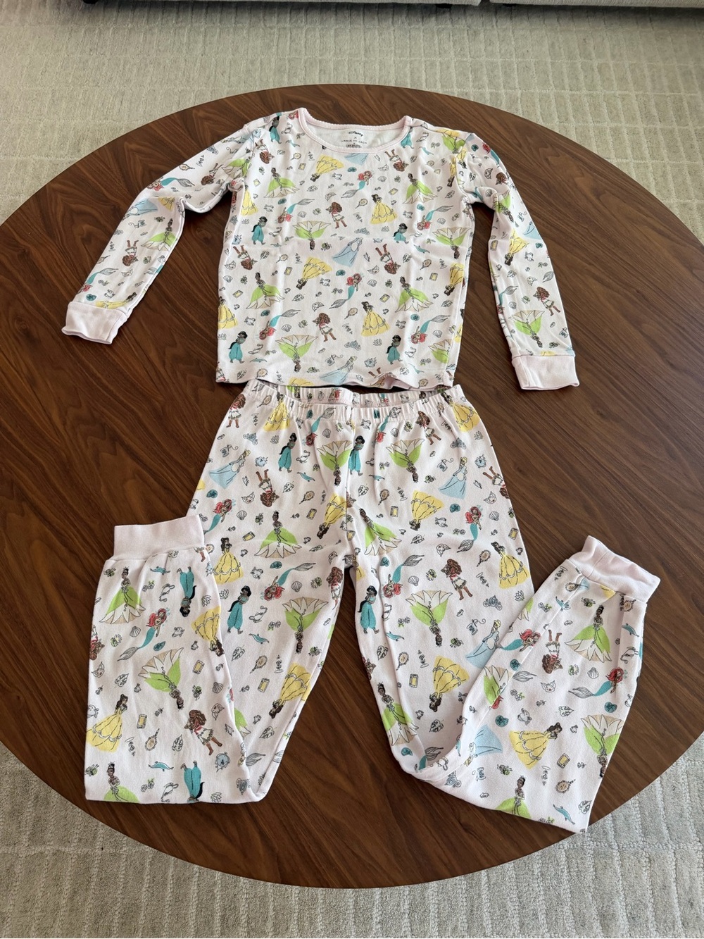 A lot of 5 pjs for girls, size 12 years